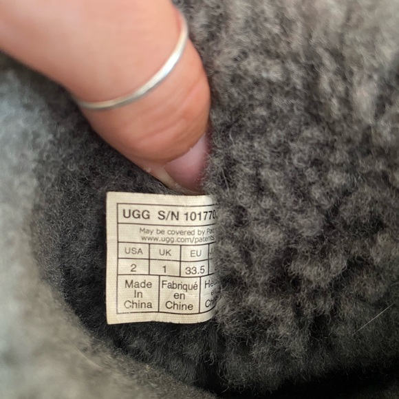 UGG Boots Kids Size 2 - Picture 7 of 8